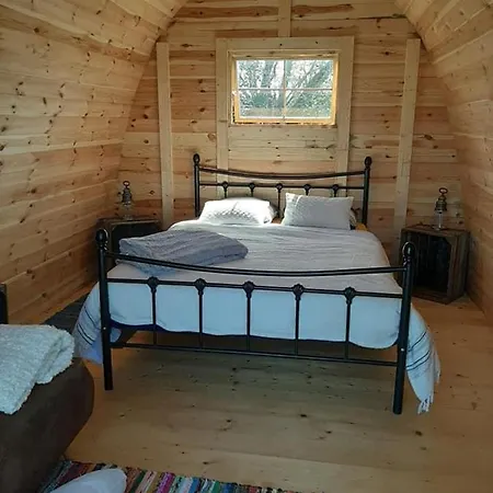 Kamp alanı The Country Shack Pod *